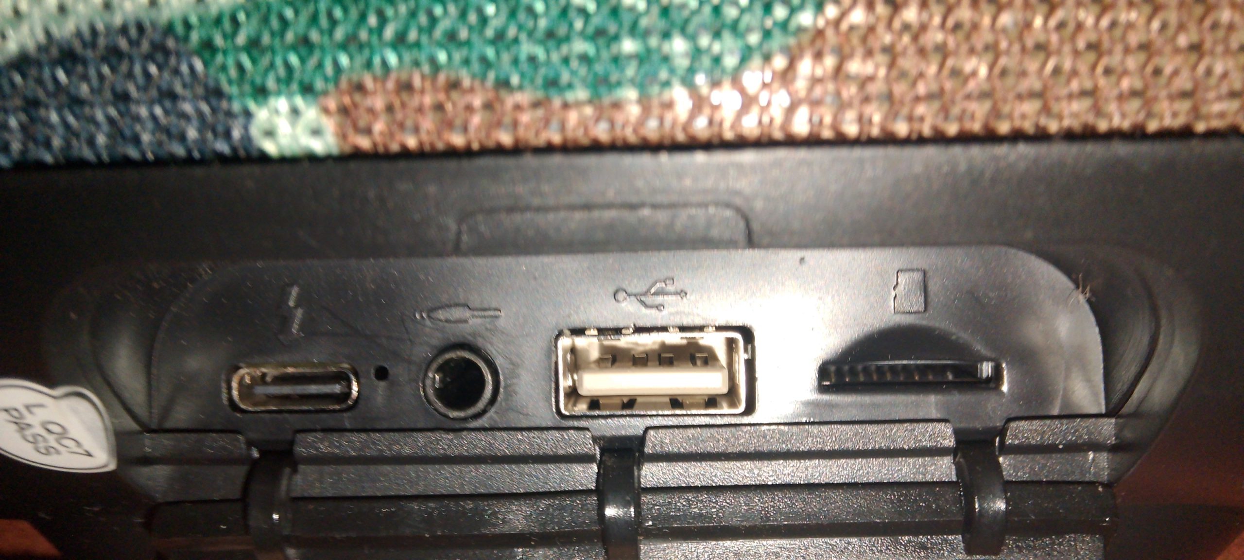 Портативна Bluetooth-колонка в камуфляжному стилі — потужний звук, USB/AUX/FM - Зображення 4